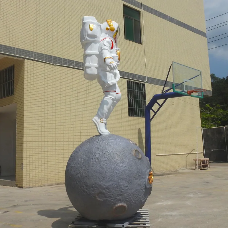 Wholesale Life Size human Astronaut Figurine Resin Spaceman Statue Fiberglass Astronaut Sculpture For Interior Decoration