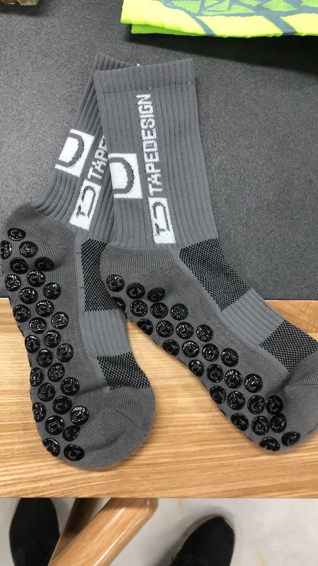 Оптовая продажа спортивные противоскользящие футбольные носки дышащие высококачественные