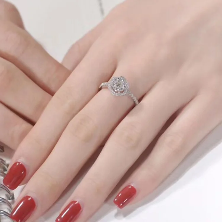 Custom Fine Jewelry 18k Gold Flower Moissanite Engagement Ring