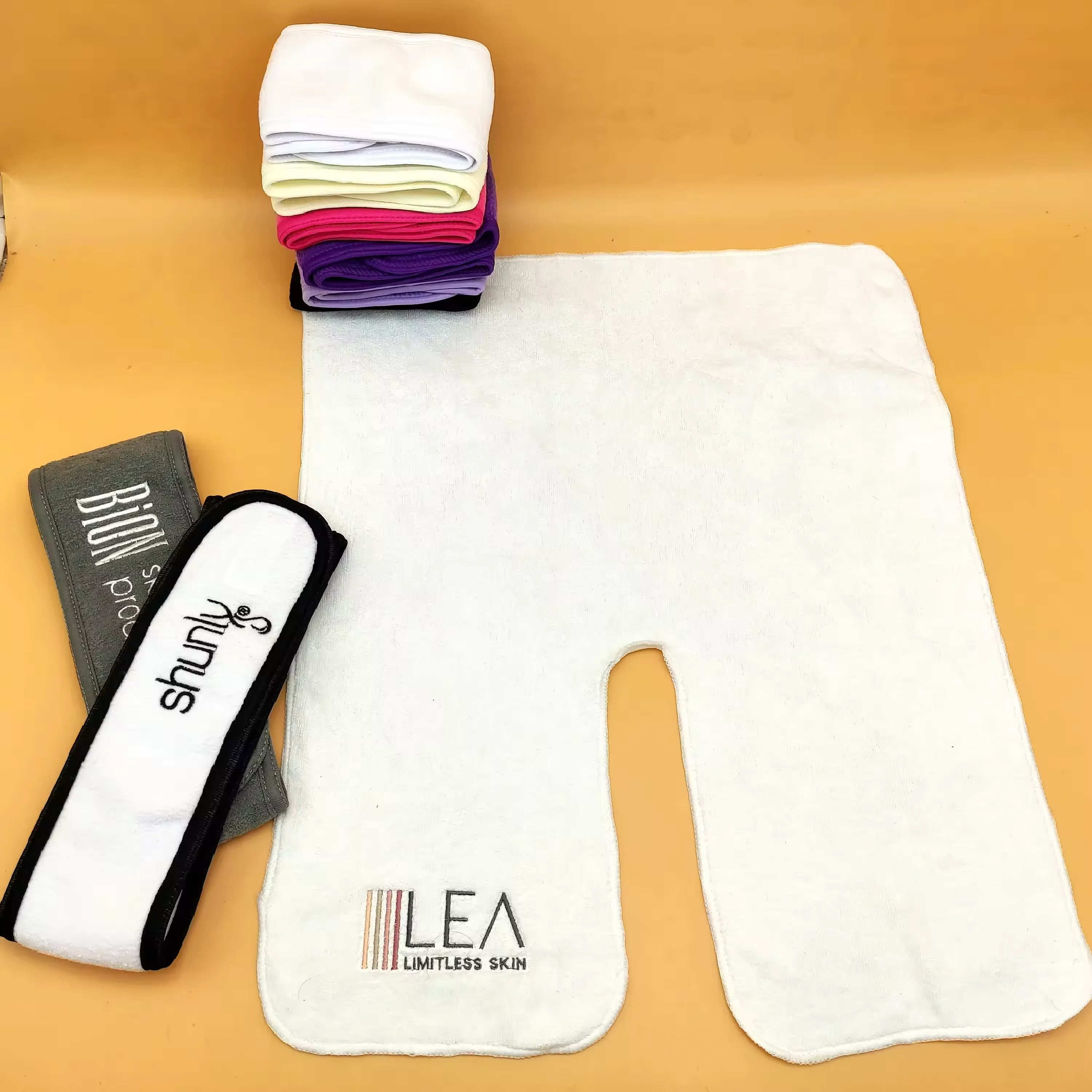 Cheaper 30*30cm White Black Salon square Small Cotton Hand Towels Headband with Embroidery logo