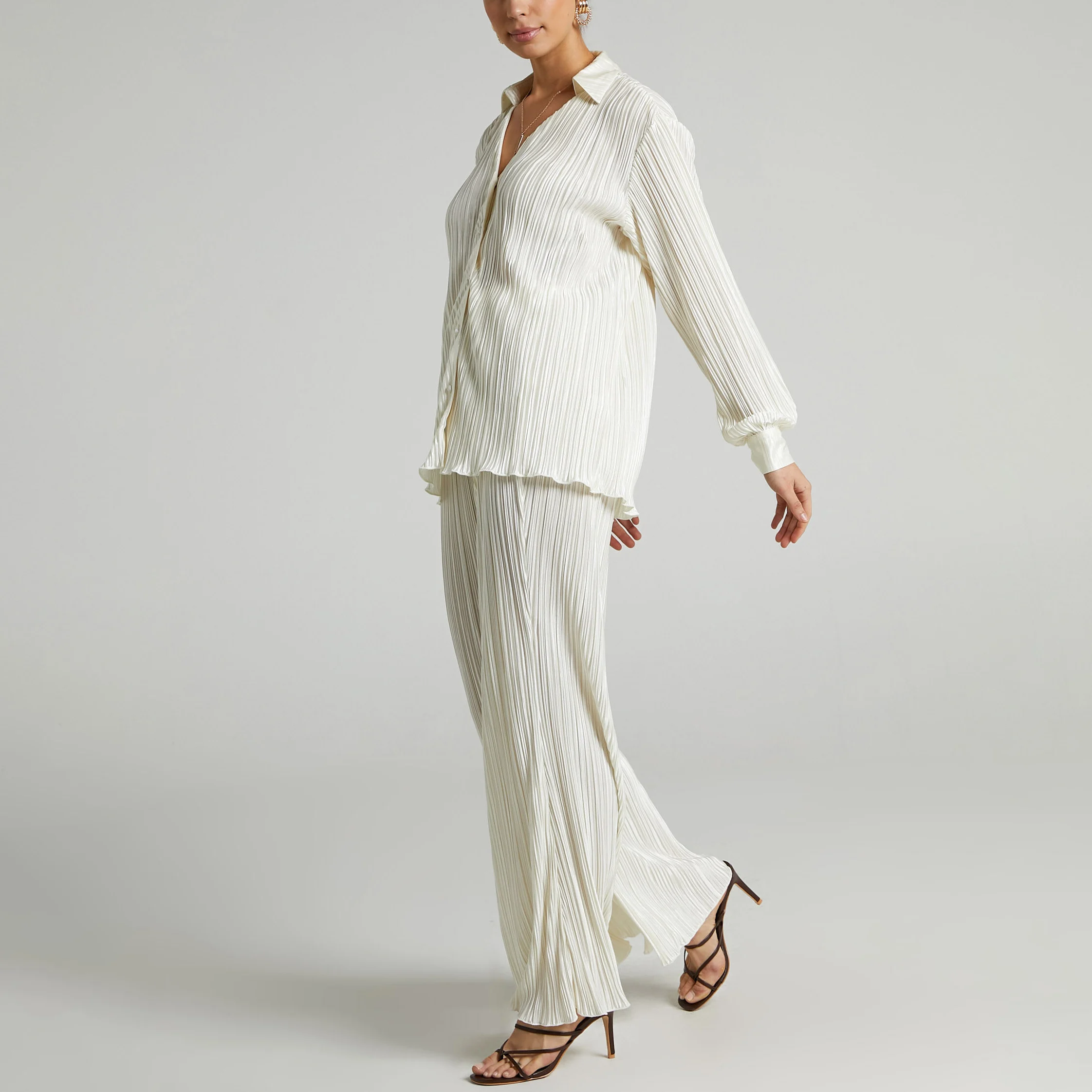 Женские блузки с длинным рукавом и брюки с высокой талией