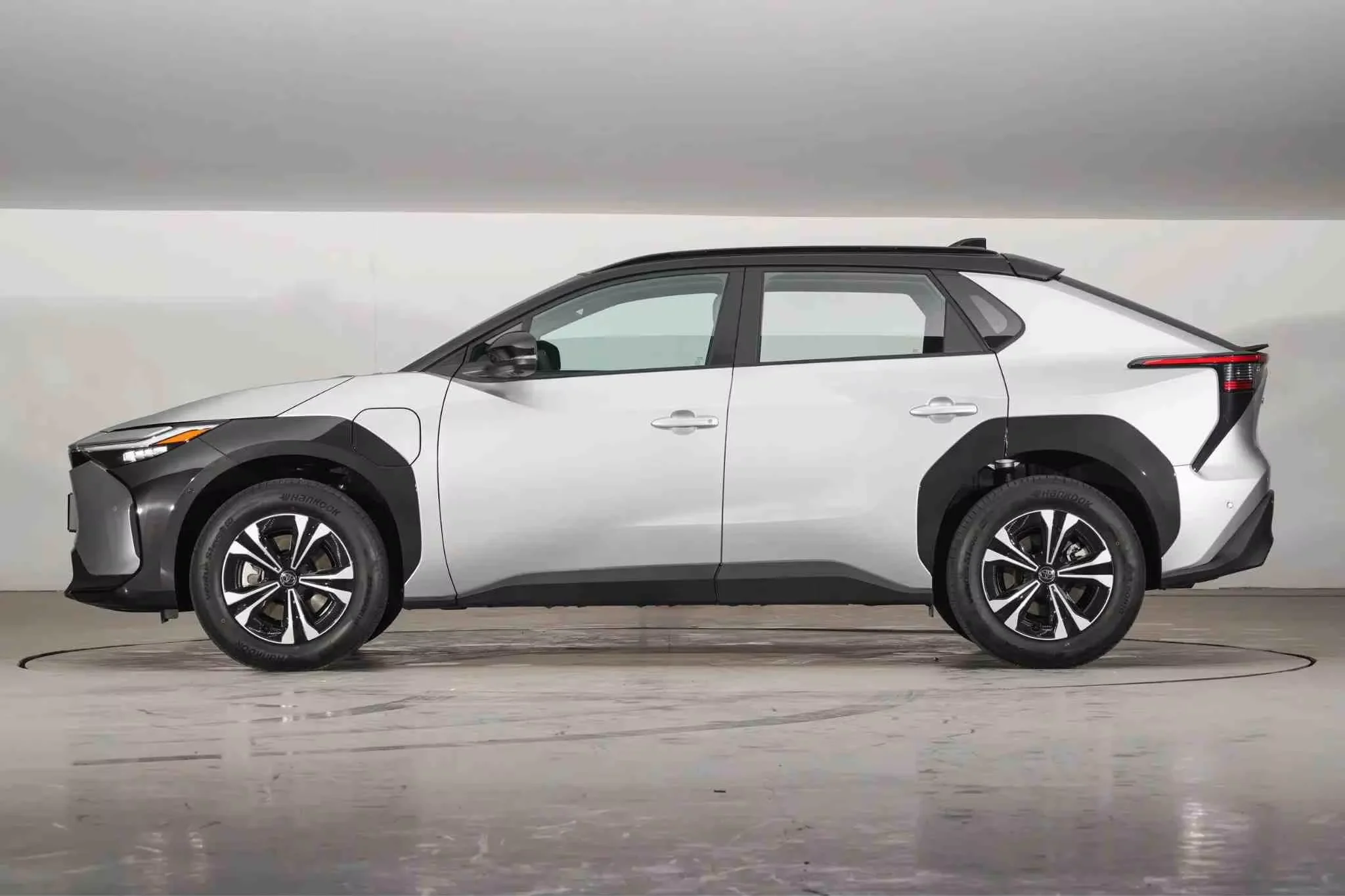 2024 Toyota bZ4X JOY элитные подержанные автомобили Левостороннее вождение 5 х5mid SUV чистые электрические TOYOTA новые энергетические RWD 2WD AWD