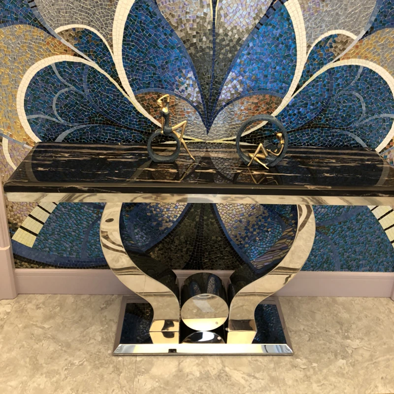 Простой консольный стол с мраморной поверхностью черный золотой металлический