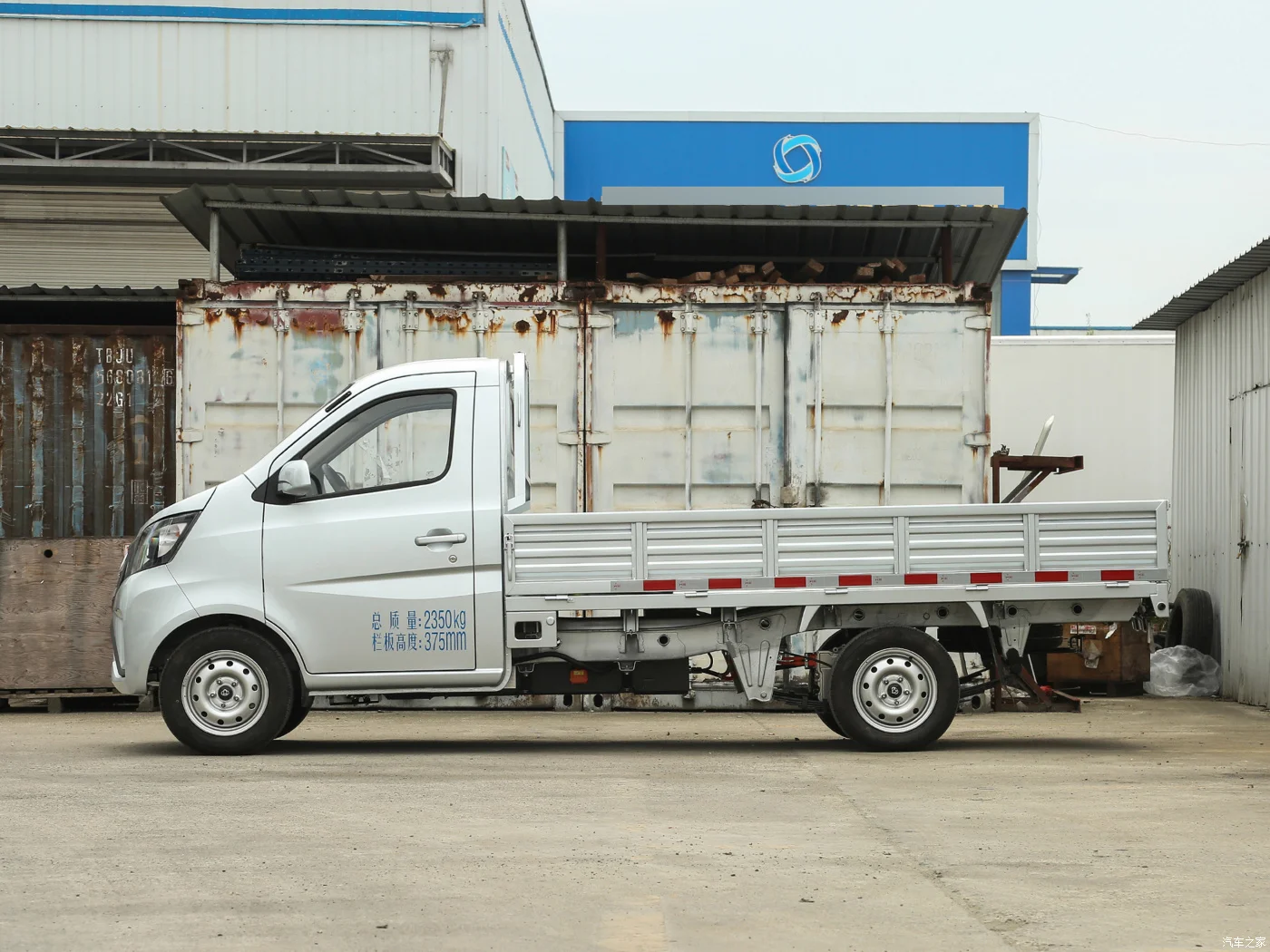 A Electriccar high speed 80km/h XingkaEV truck Pure electric 2doors 2seats NEDC190km 4880*1600*1875
