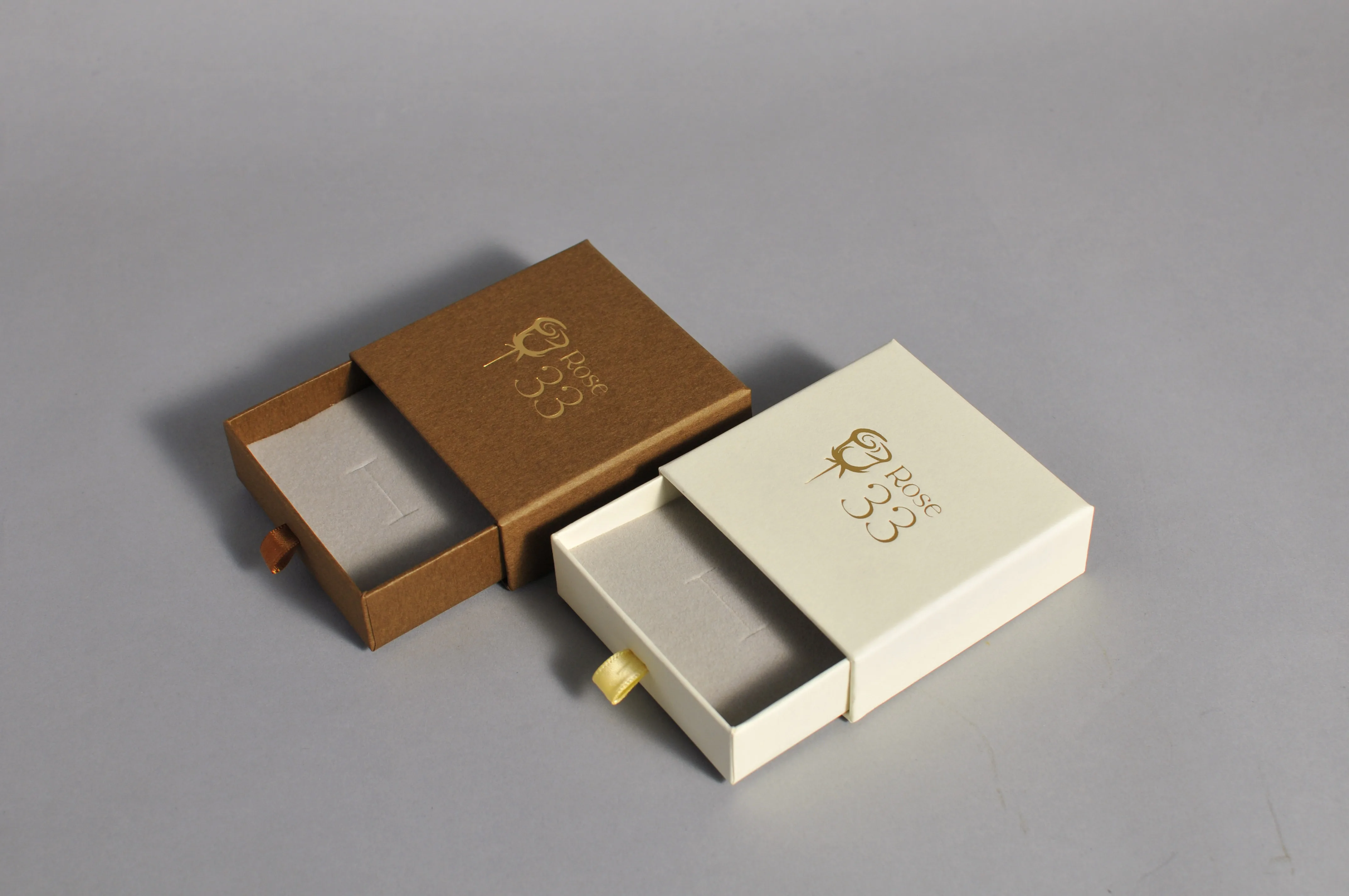 2024 Wholesale White Texture Paper Box Custom Logo Necklace Package Small Mini Jewelry Organizer Ring Gift Box