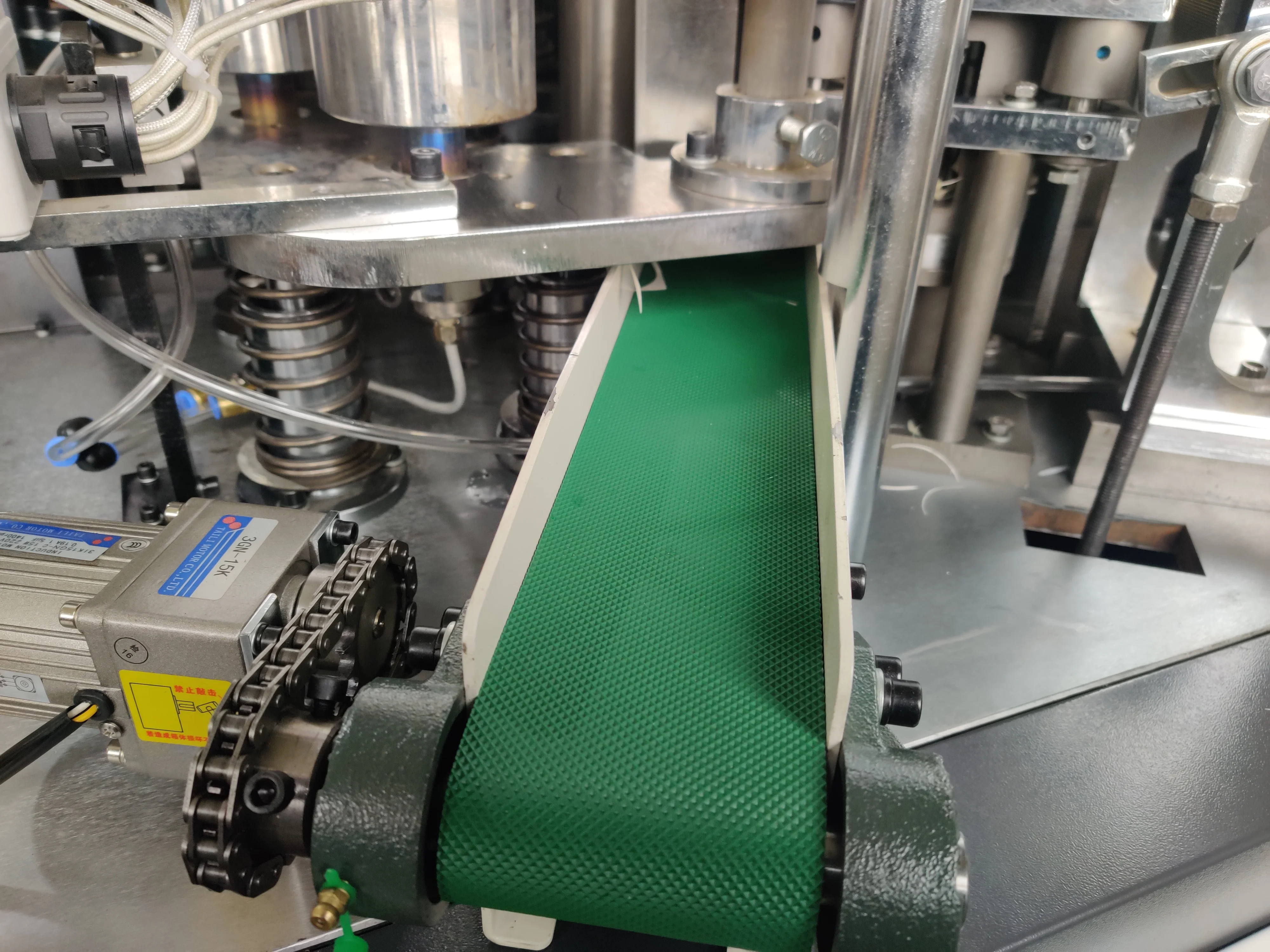 Sold 80Countrys HERO BRAND High Speed China Manual Korea Automatic Forming Paper plate coffee Tea Paper cup making machine price