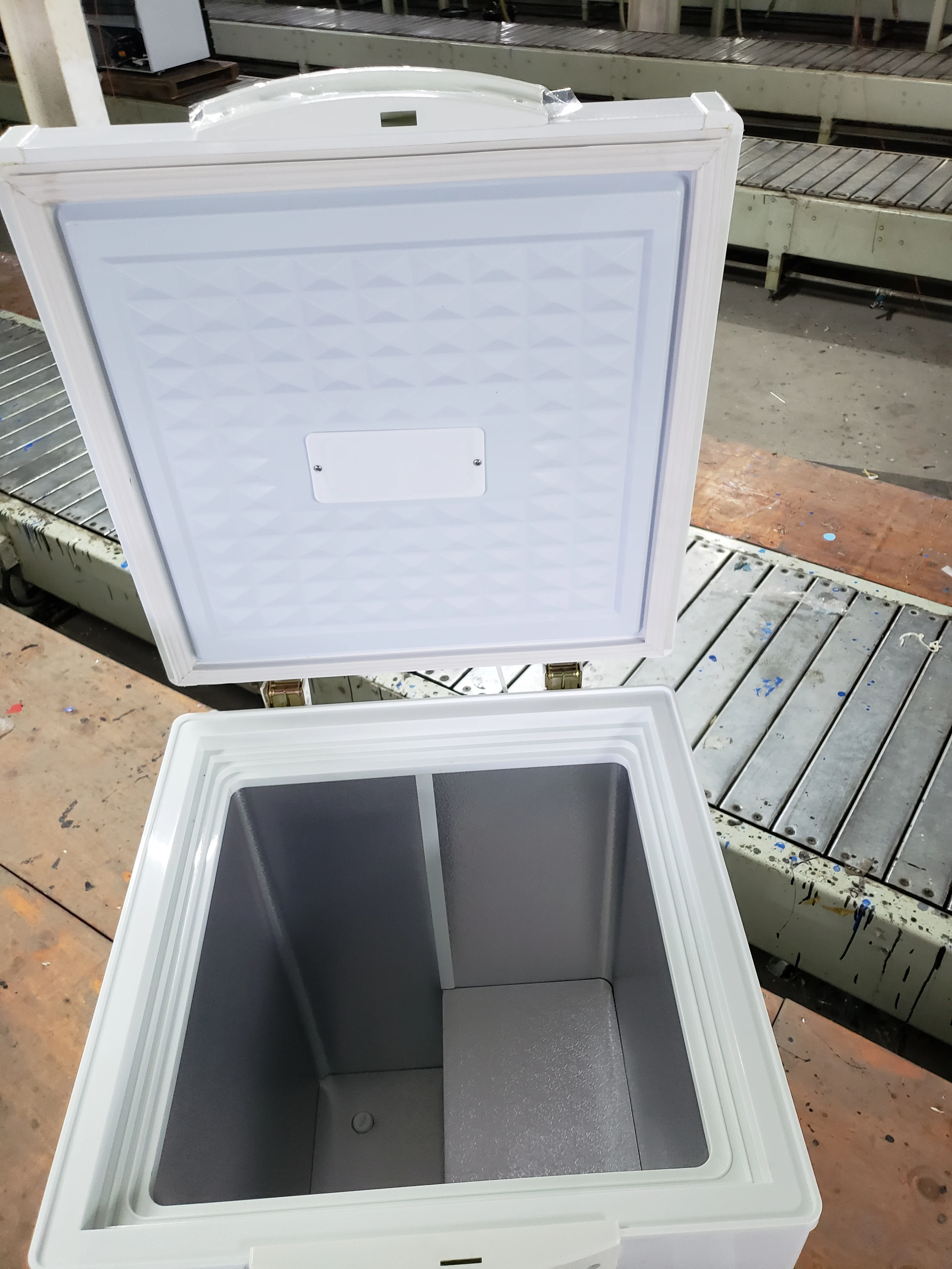 
Low Price Solar DC Bottom Cooling 100L Chest Freezer 