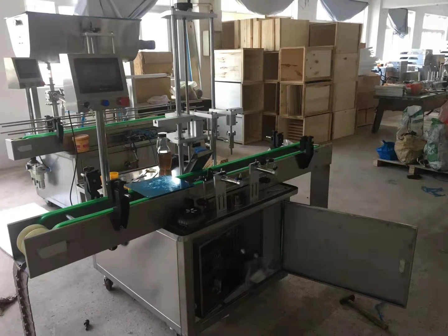 YK Four Head with Dust Cover Automatic Paste Gas Honey Cream Oil Soft Drink Beverage Water Bottle Filling Machine 0.4-0.6mpa 2m