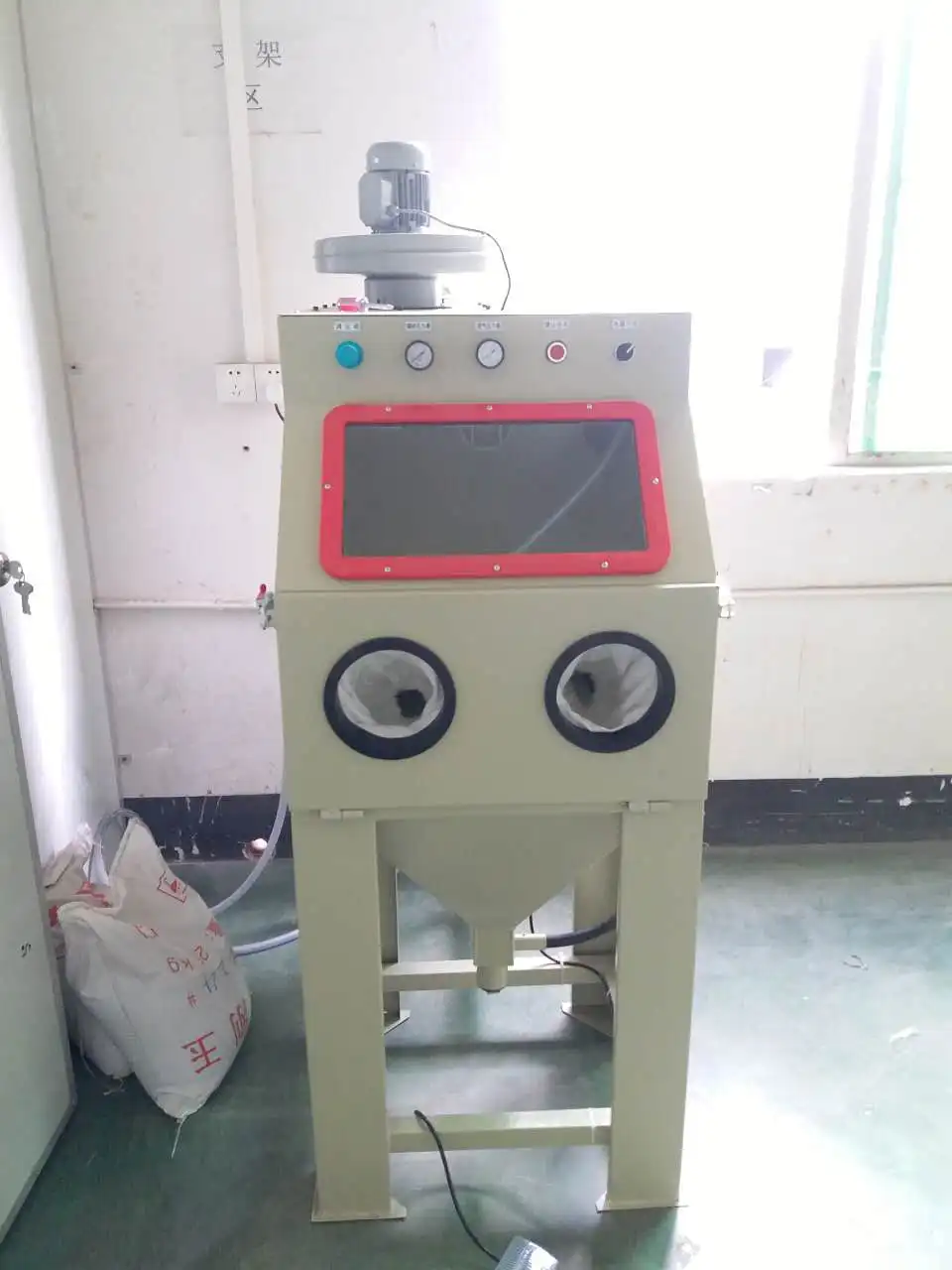 High Quality Dry/ Wet Sand Blasting Machine/ Dustless Sandblasting Equipment Supply Sandblasting Machine