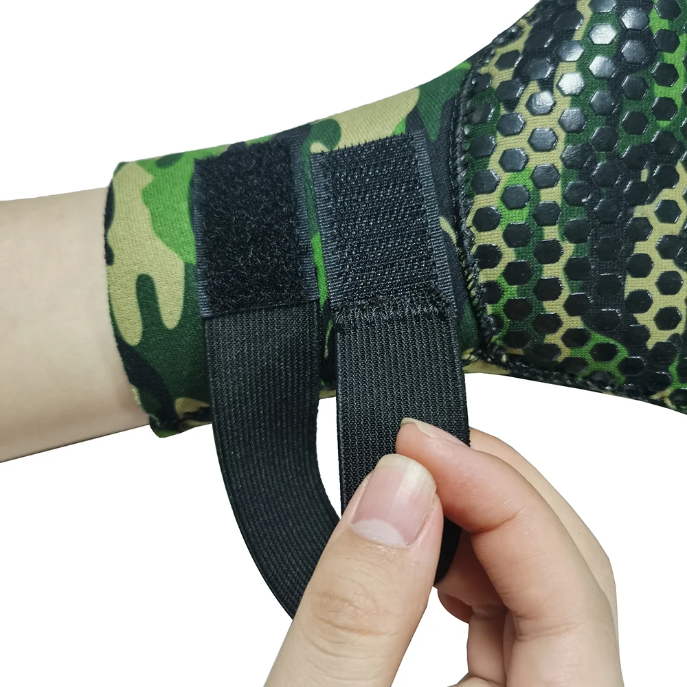 Custom Premium Camouflage Neoprene Swimming Wetsuit Gloves Surfing Diving 5mm Gloves