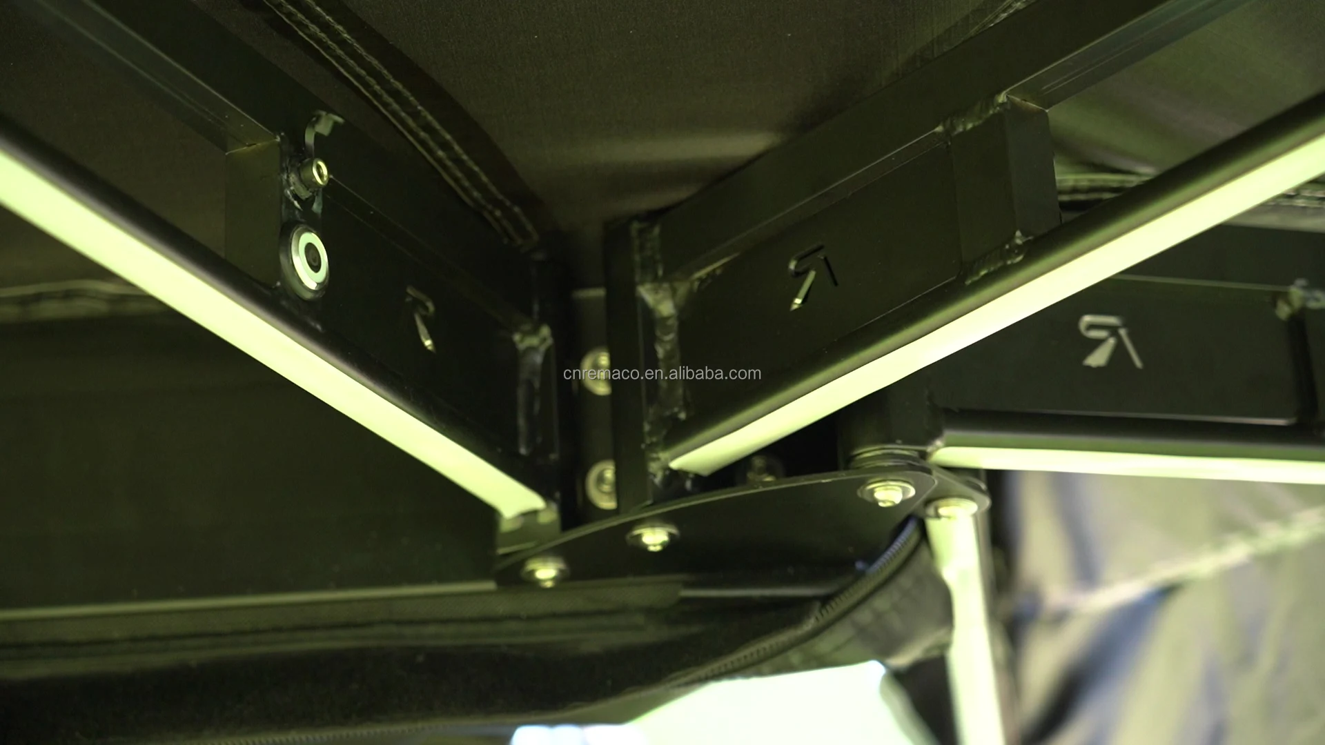 2024 New Design Outdoor 2.2M Heavy Duty Lightweight Van Truck Car Side 270 Degree Freestanding Awning Free Standing with Led