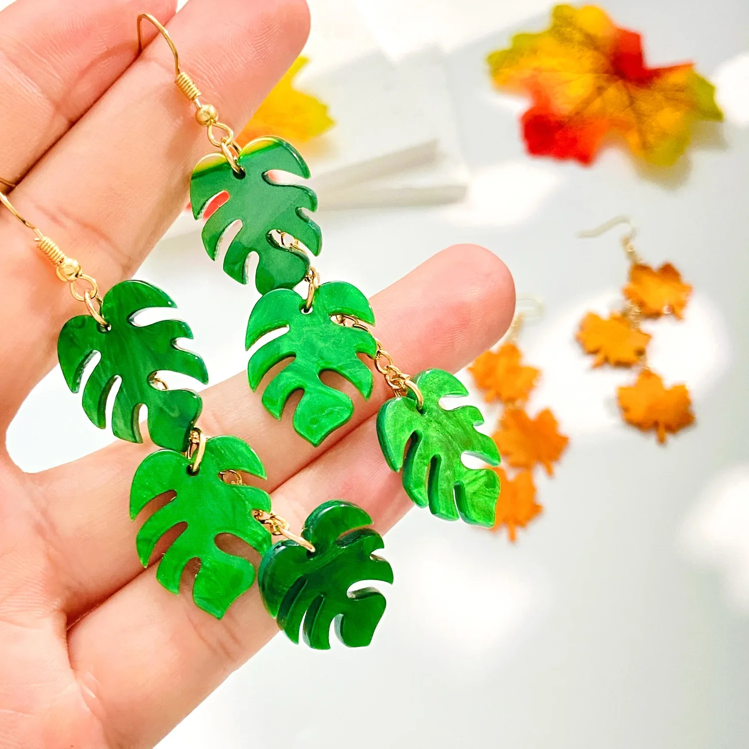 Vintage Crystal Zircon Red Maple Leaf Earrings Women Temperament Rhinestone Ginkgo Leaf Stud Earrings Party Jewelry