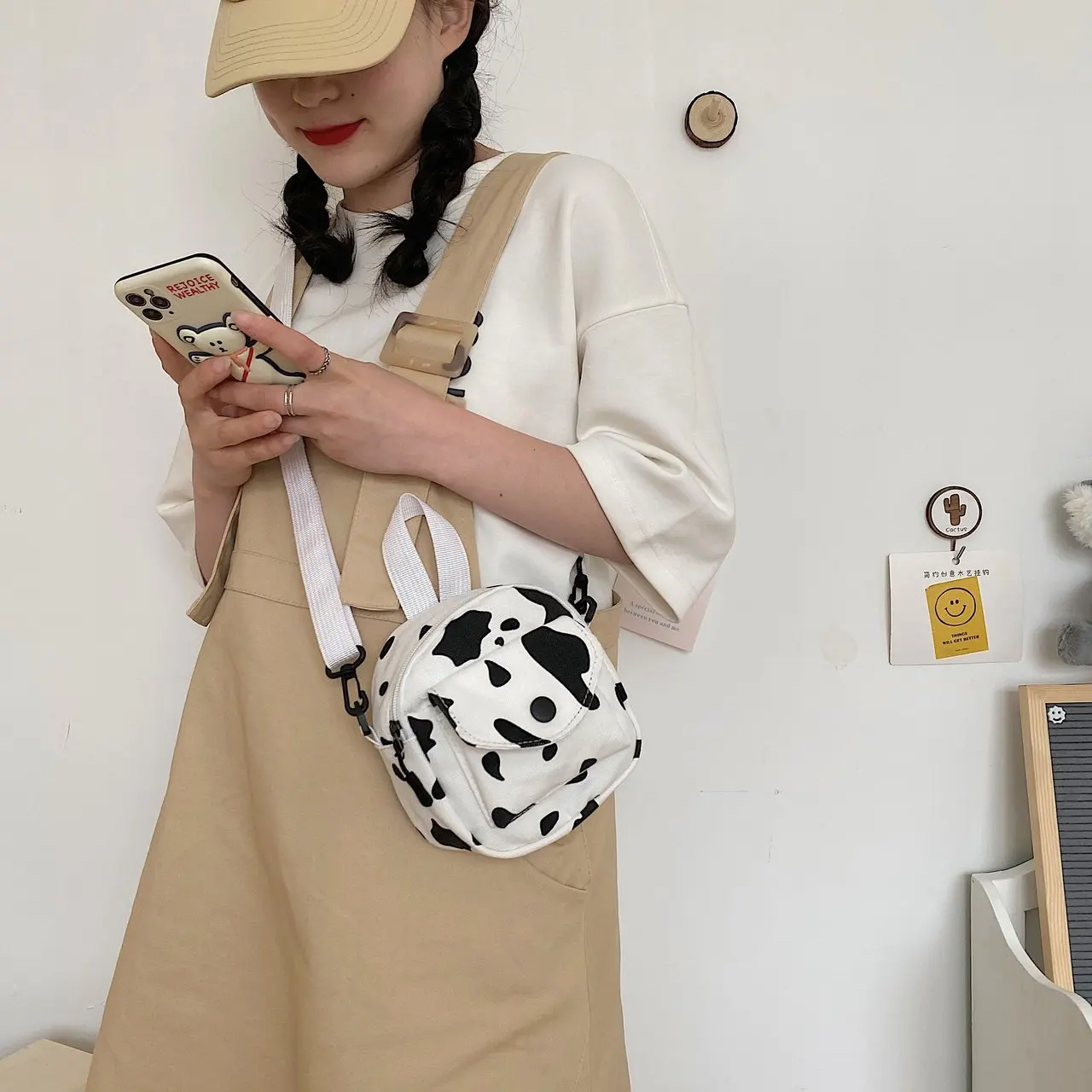 Wholesale Cute cow pattern small bag female 2023 new girl student mobile phone bag slung canvas bag
