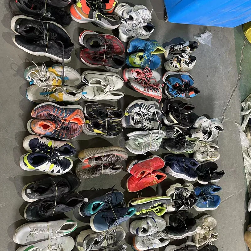 Unisex Velcro Sports Shoes for Kids Black-White Mixed Pack Wholesale Factory Used Sneakers