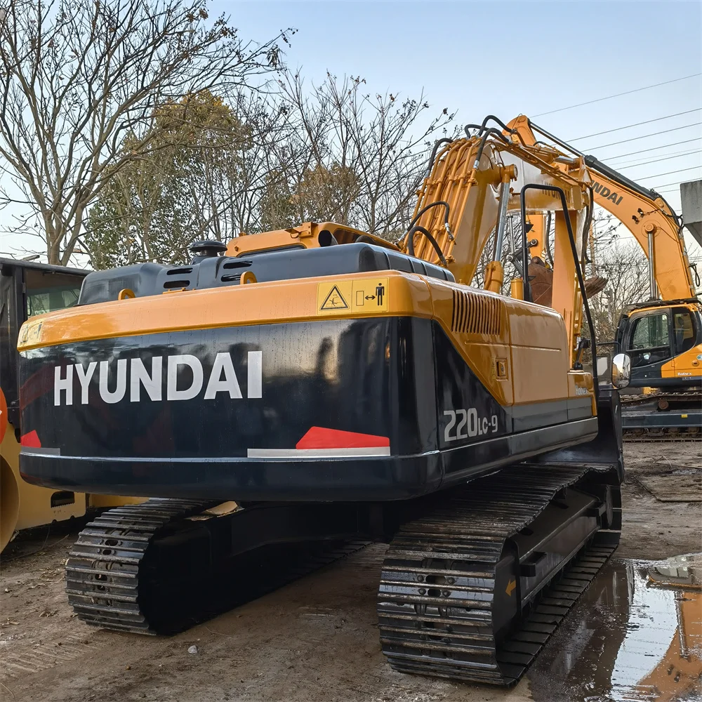 South Korea made Hyundai R220 crawler escavator 22ton, hydraulic shovel R220 PC220 DX220 tracked in Shanghai