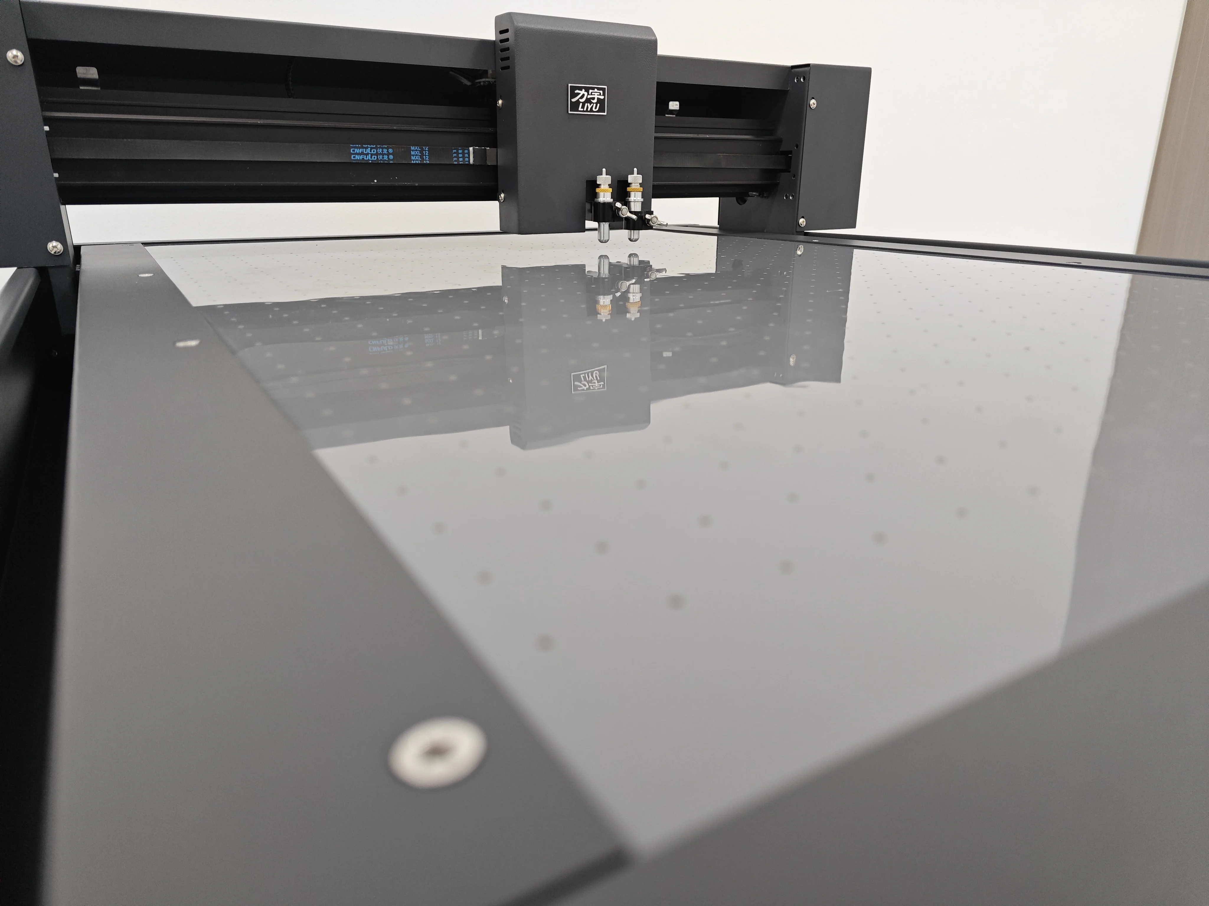 High Precision D4060 Cutting Machine with Gantry Dual Drive and Smart Touch Screen