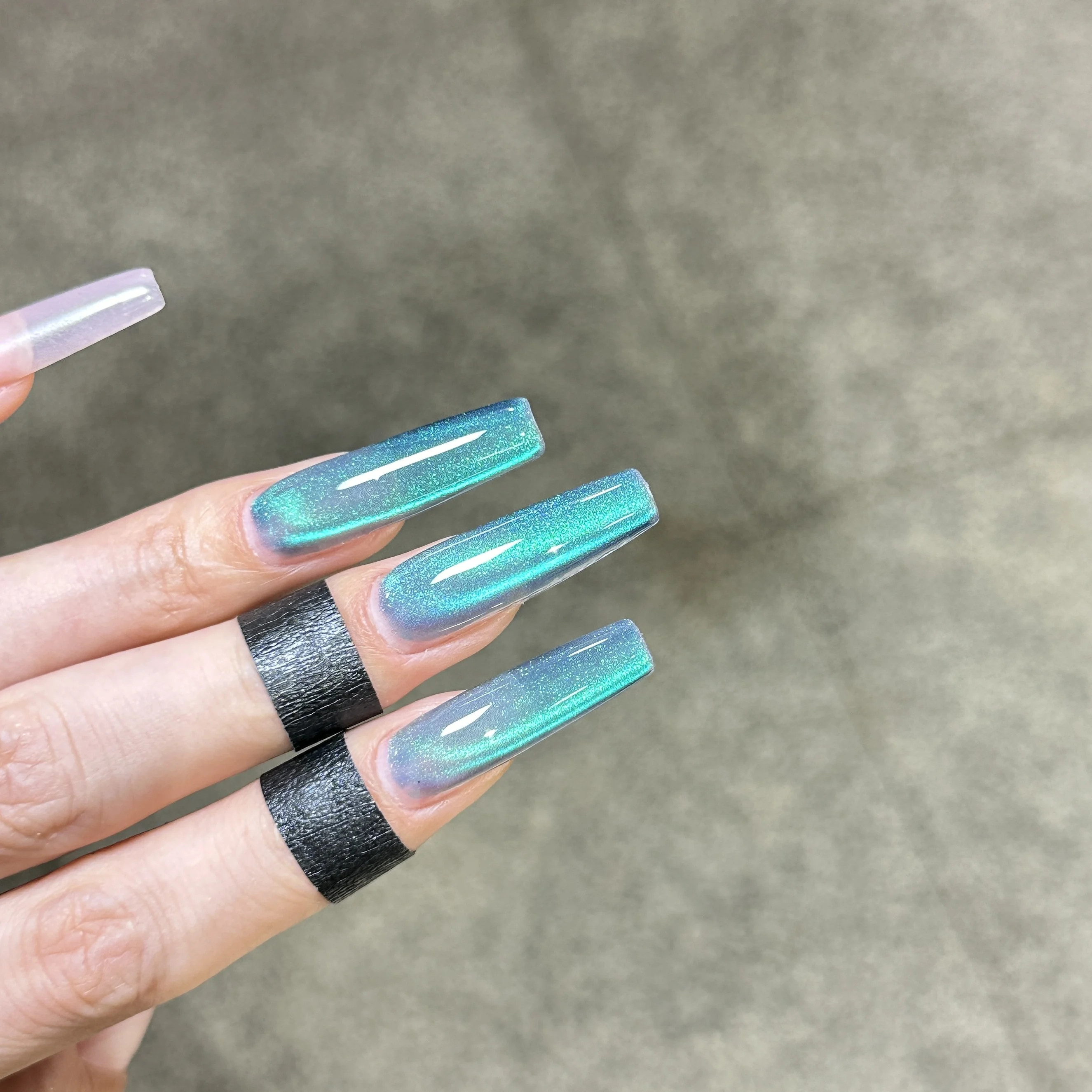 UOMEEI Universal Colorful Cat Eye Glue Super Shiny Laser Cat Eyes Magnetic Gel Nail Polish Rainbow Eco-friendly UV Gel
