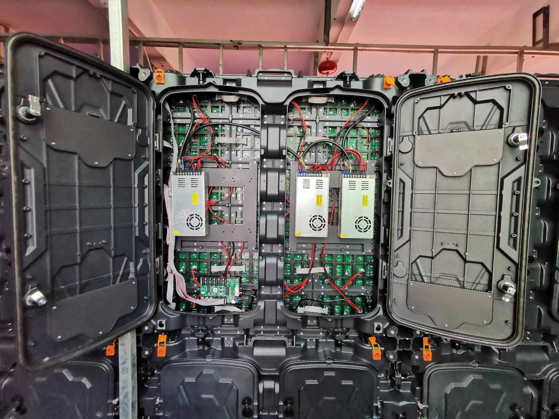  Наружный полноцветный светодиодный экран JYLED P4 4x3 м для съемки в аренду аренды отелей светодиодная