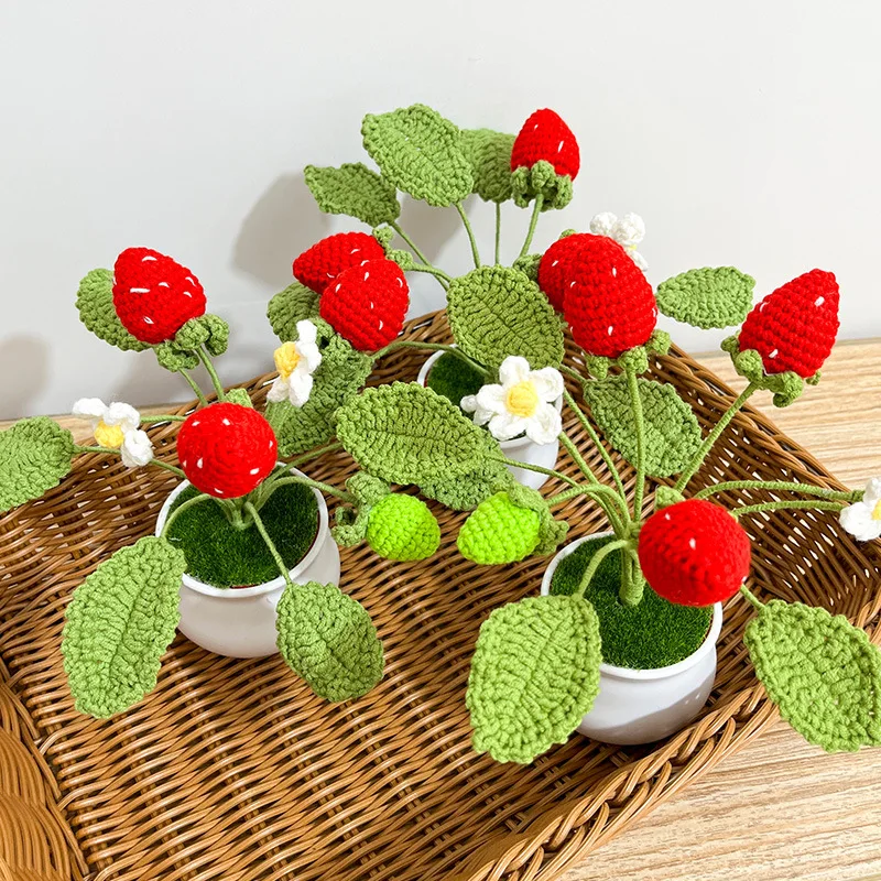 Colorful Mini Knitted Orange Strawberry Flower Pot Bouquet For Decor Wholesale Handmade Crochet Flower Rose And Leaves In Vase
