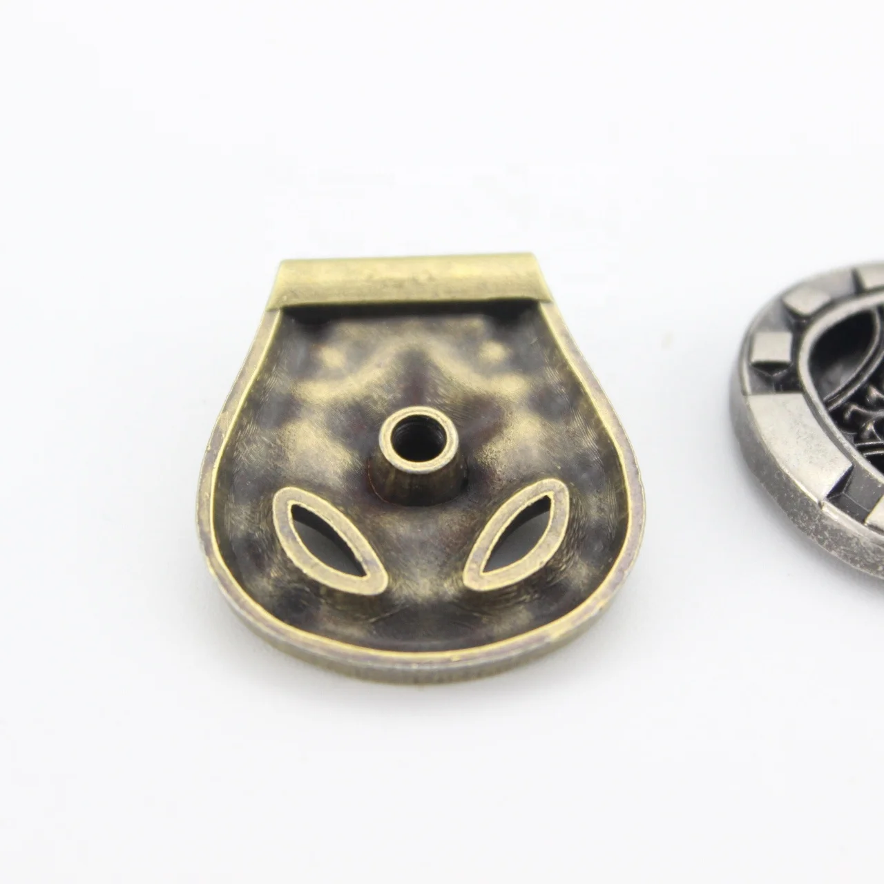 whose metal conchos with screws for leather