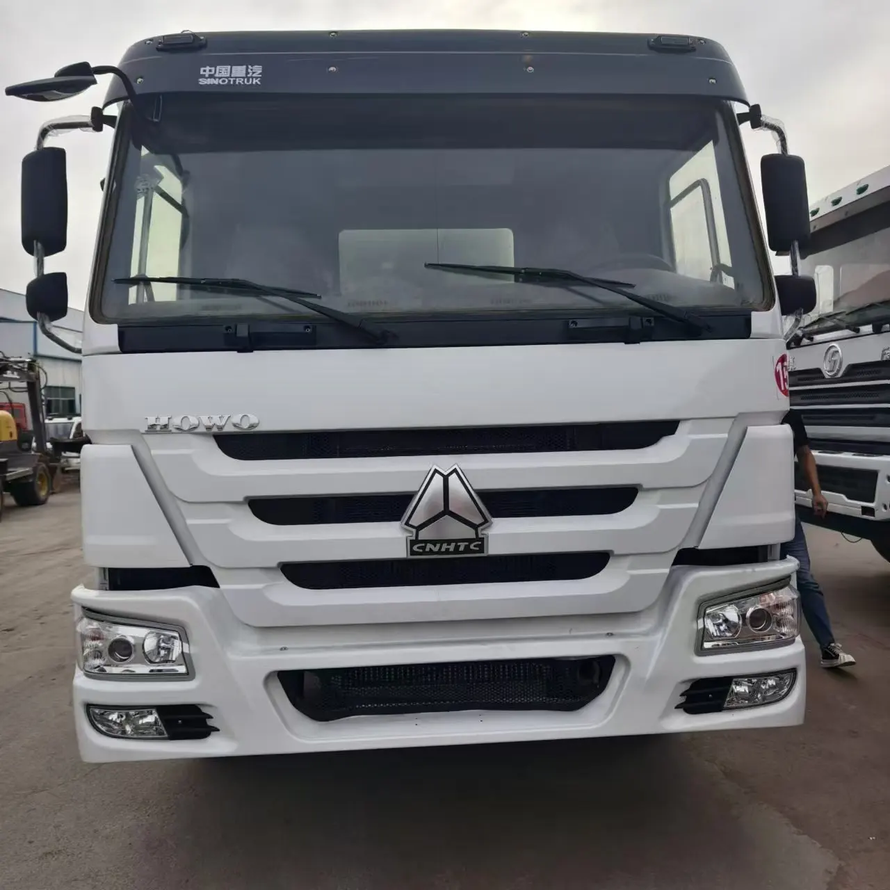 good condition SINITRUK HOWO used secondhand concrete mixer truck with tank capacity 10m3