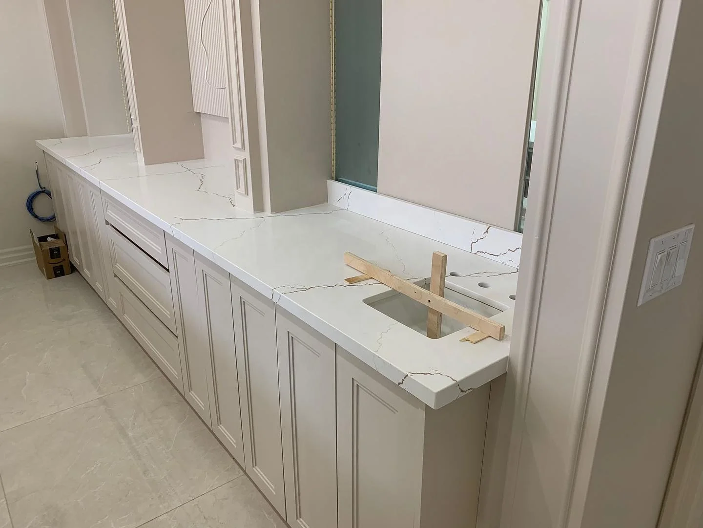 Calacatta Quartz Stone for Table Kitchen Top Bathroom Double Vanities Tops