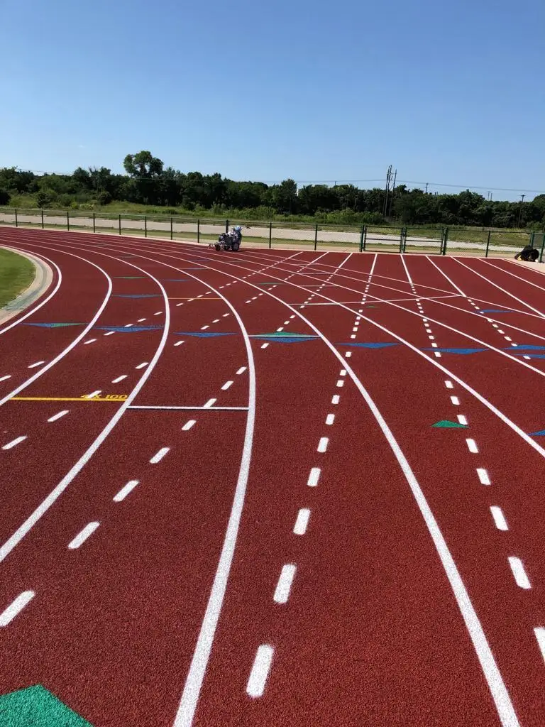 Легкая атлетика, проливная резиновая гусеничная система/тартан, Беговая гусеница, резиновые гранулы и полиуретановое Связывание по хорошей цене