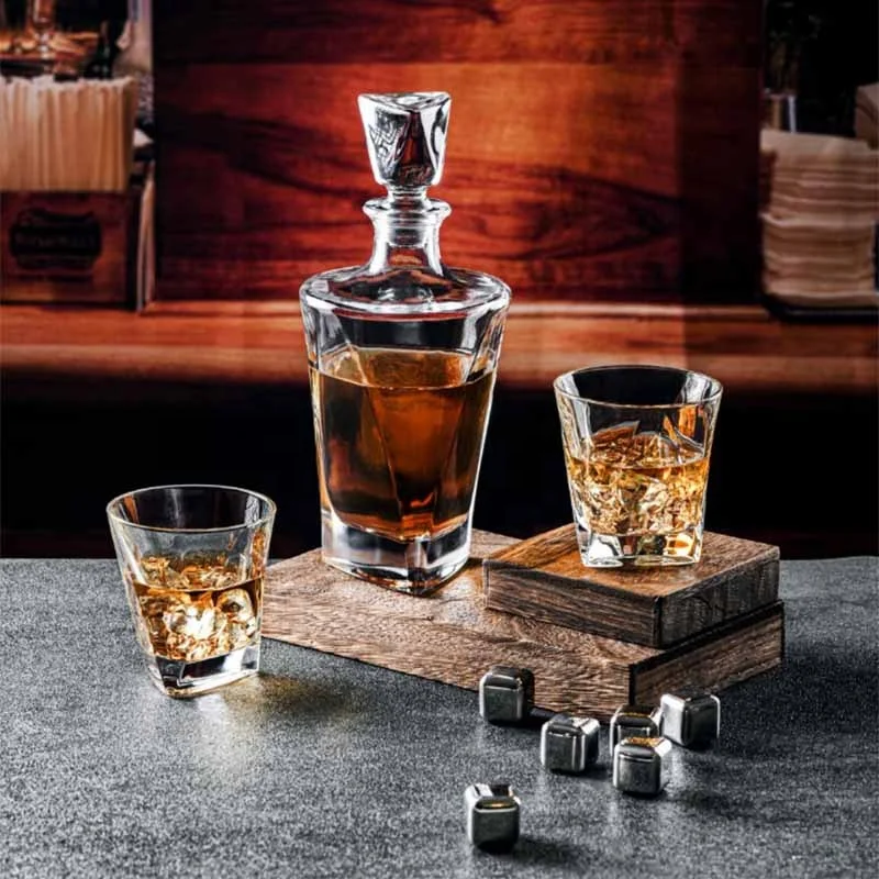 Amazon hot selling whiskey decanter whisky glass set liquor drinking cup wine bottle set
