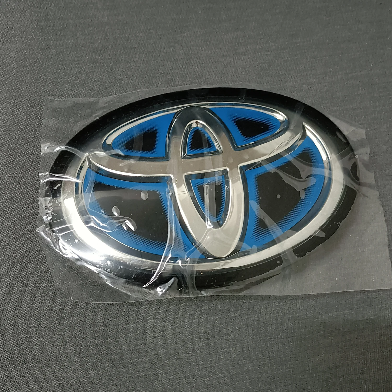 53141-33130/33140 Hybrid Emblem applicable to Toyota camry, avalon, Highlander, Seinna Emblem part number 53141-33140