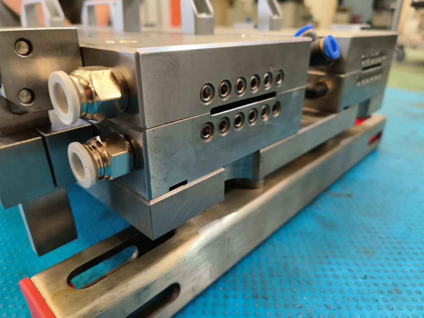 Professional Manufacturer China High Quality Plastic Extrusion Mould Equipment