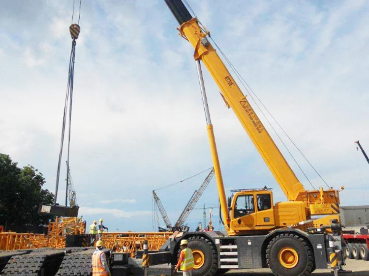 Вездеходный Телескопический пересеченный кран 80Ton RT80 использованный 50-тонный в подъемной технике
