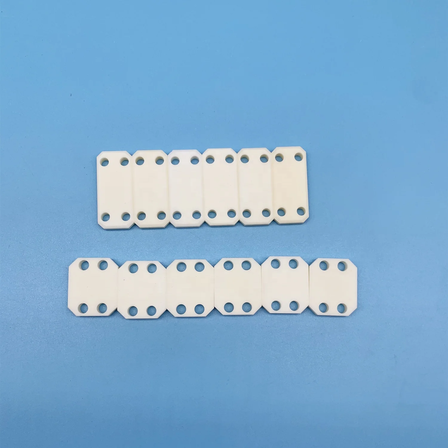 Customized 95%/99% Insulation Alumina Al2O3 Ceramic Plate