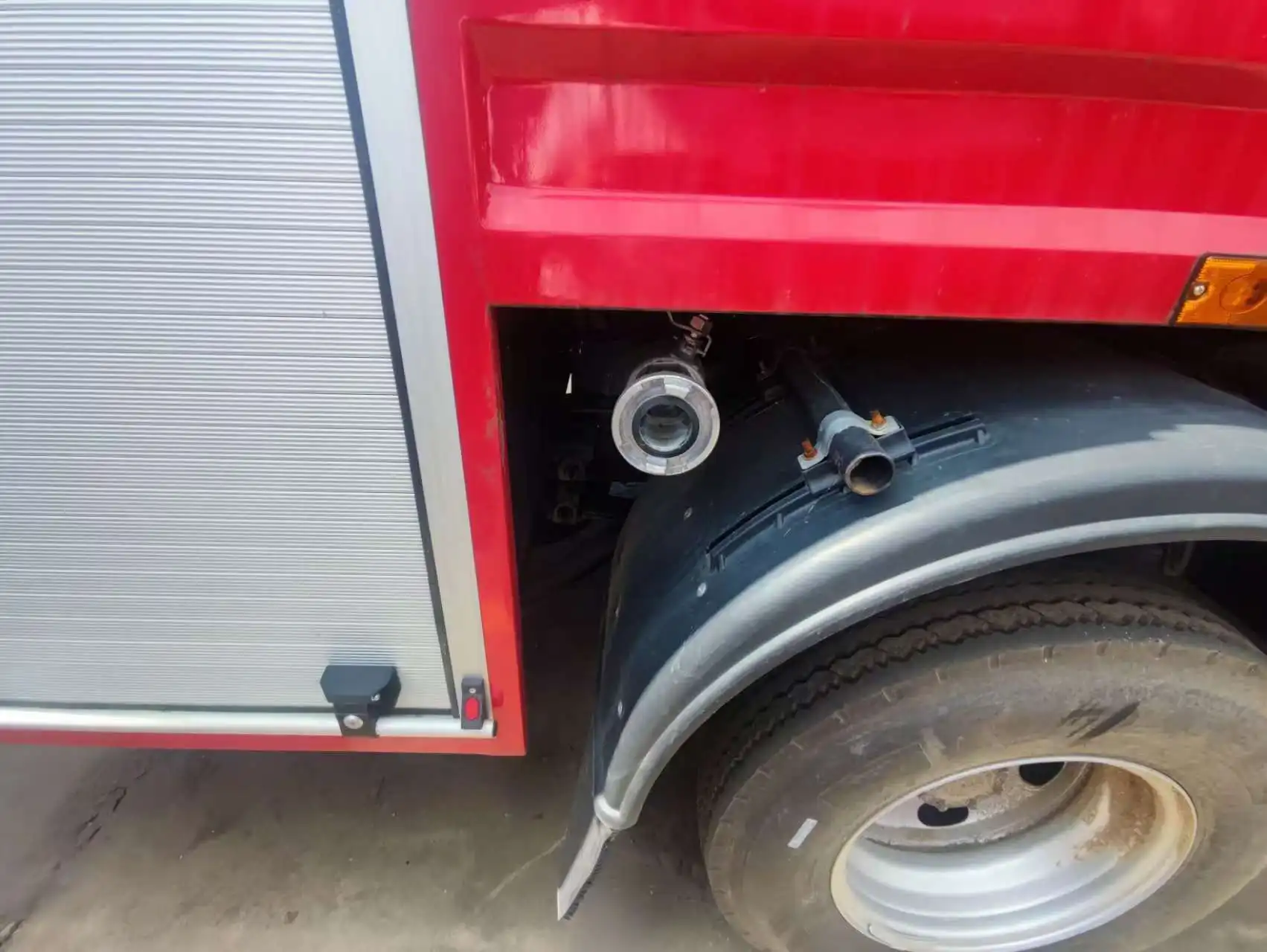 5CBM Mobile Sprinkler Tanker Trucks 4x2 Large Capacity High Pressure 5000L/min Pump Cannon Tender Water Tank Fire truck for sale