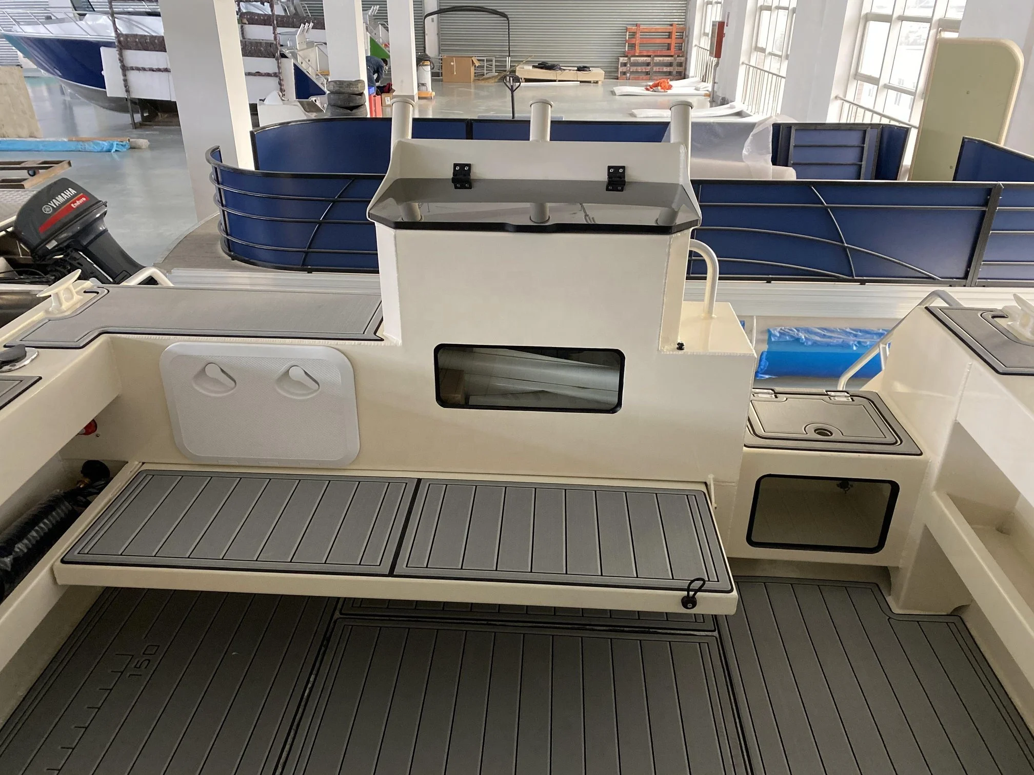 7,5 м алюминиевая лодка с закрытой кабиной