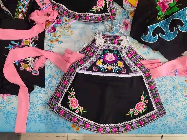 
Chinese national apron 