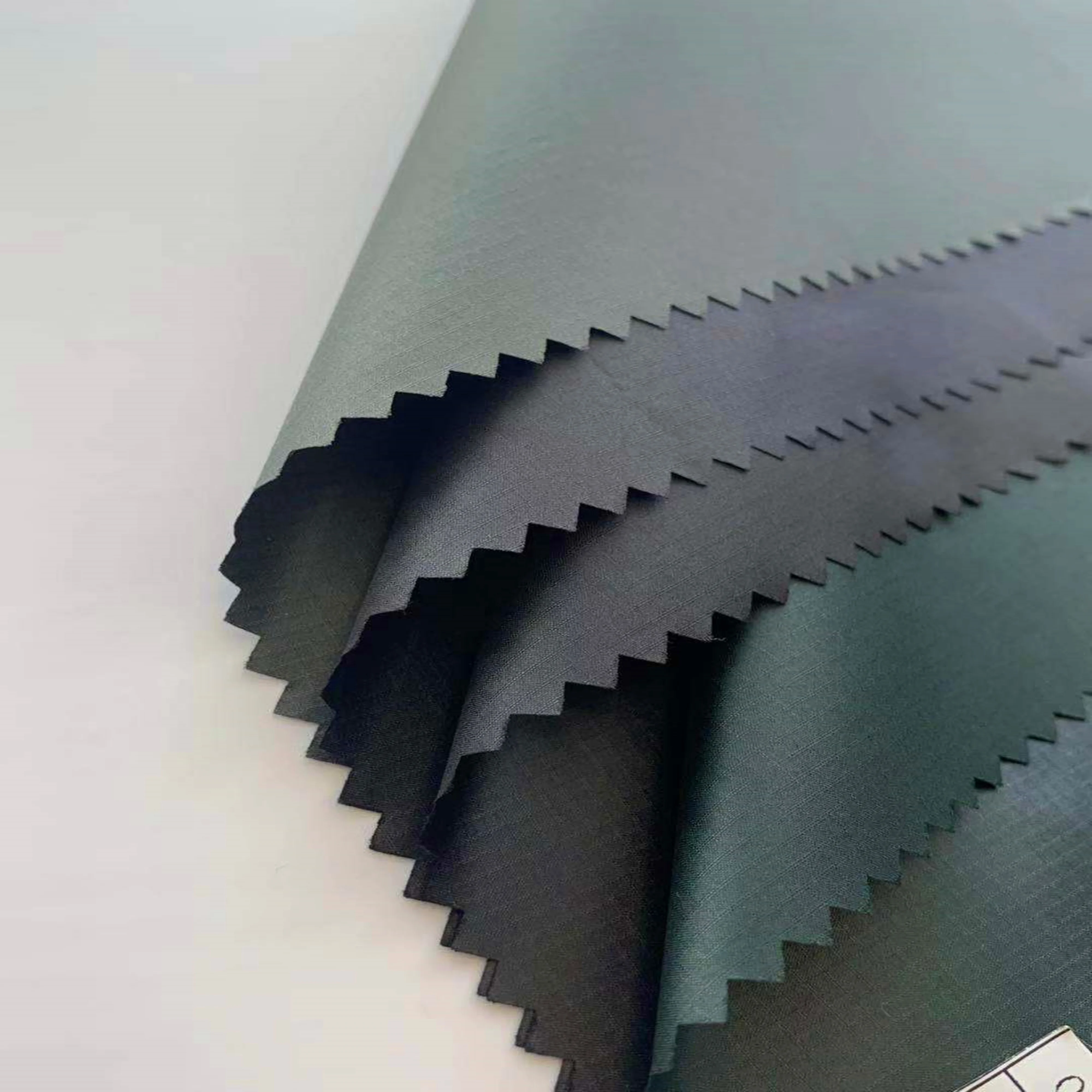 Эпонж ripstop из 100% полиэстера с WRC6 и маслом cal. Для одежды