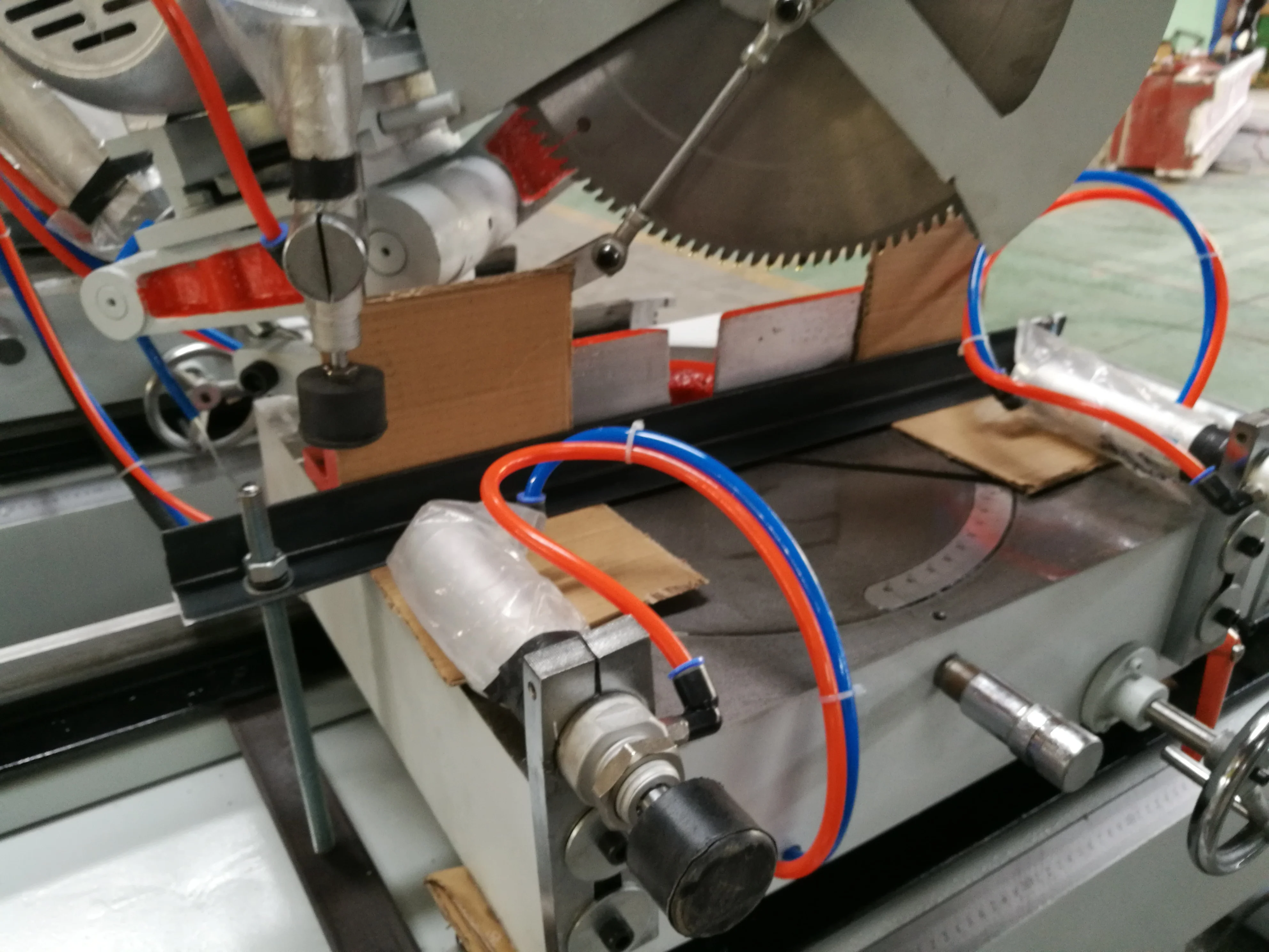 Window Making Double Head UPVC Cutting Machine Double Head Cutting Saw For PVC Profile