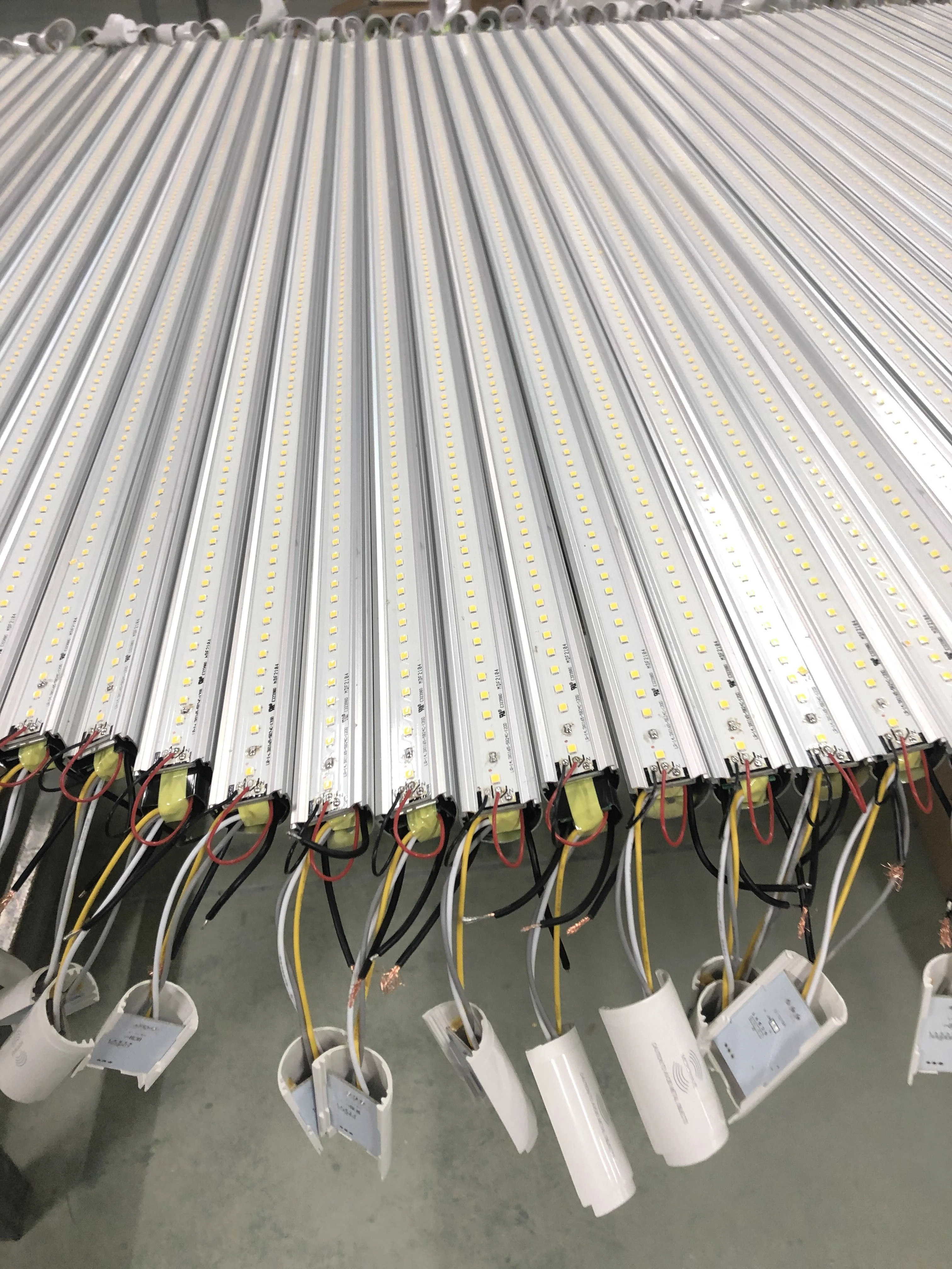 microwave sensor led bulb light 1200mm motion sensor t8 led tube light 18w  dimmable