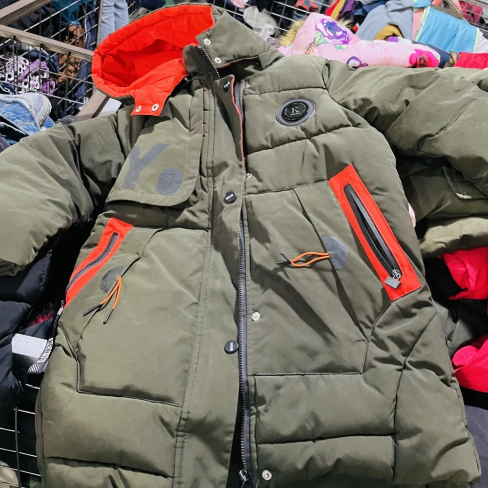 Wholesale Premium Second Hand Clothing for Kids Thrift Bales Mix-Winter Tops T-Shirts Skirts for Boys Girls Made of Cotton