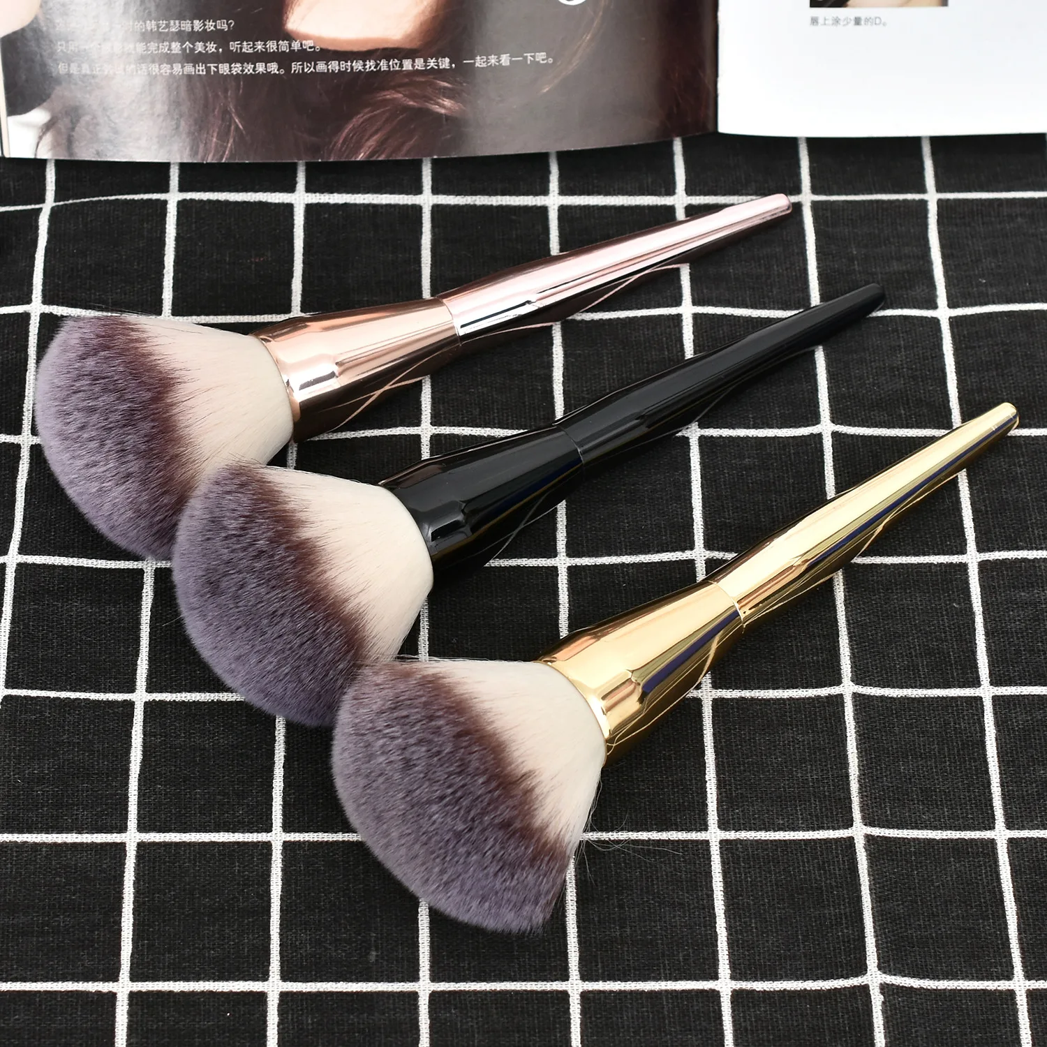 Luxury Super Big Crystal Large Powder Brush For Makeup Black Handle Makeup Brush Powder Brush Accept Private Label
