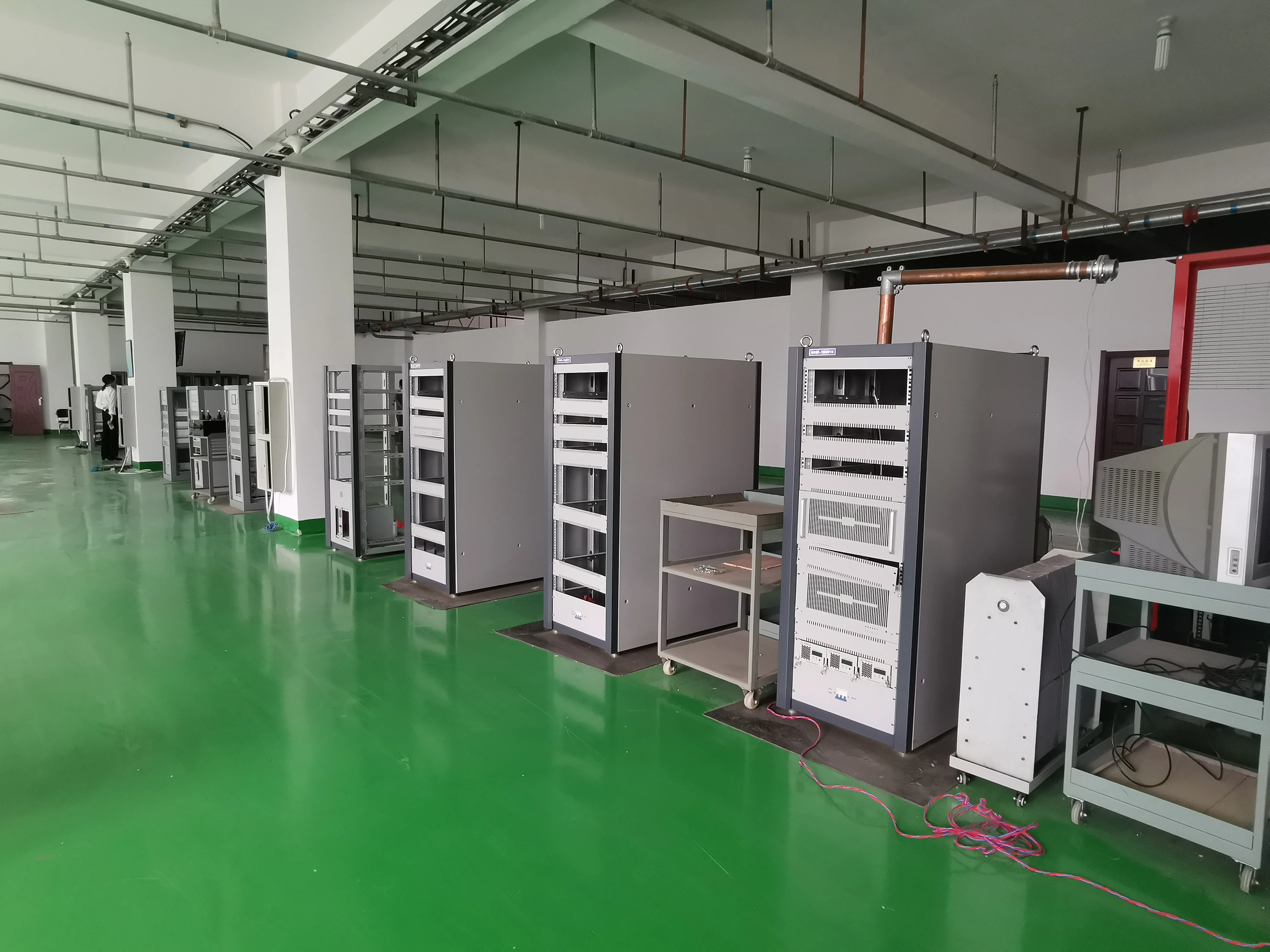 1KW VHF Professional Analog Digital TV Signal Television Station Transmitter FM Broadcast Transmitter for TV Stations