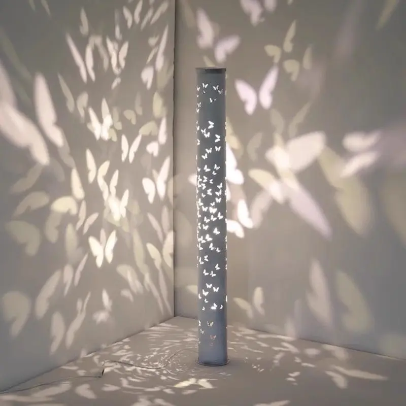 2024 креативная современная светодиодная угловая проекционная лампа минималистичный напольный светильник с тенью бабочки Железный алюминиевый корпус металлический абажур