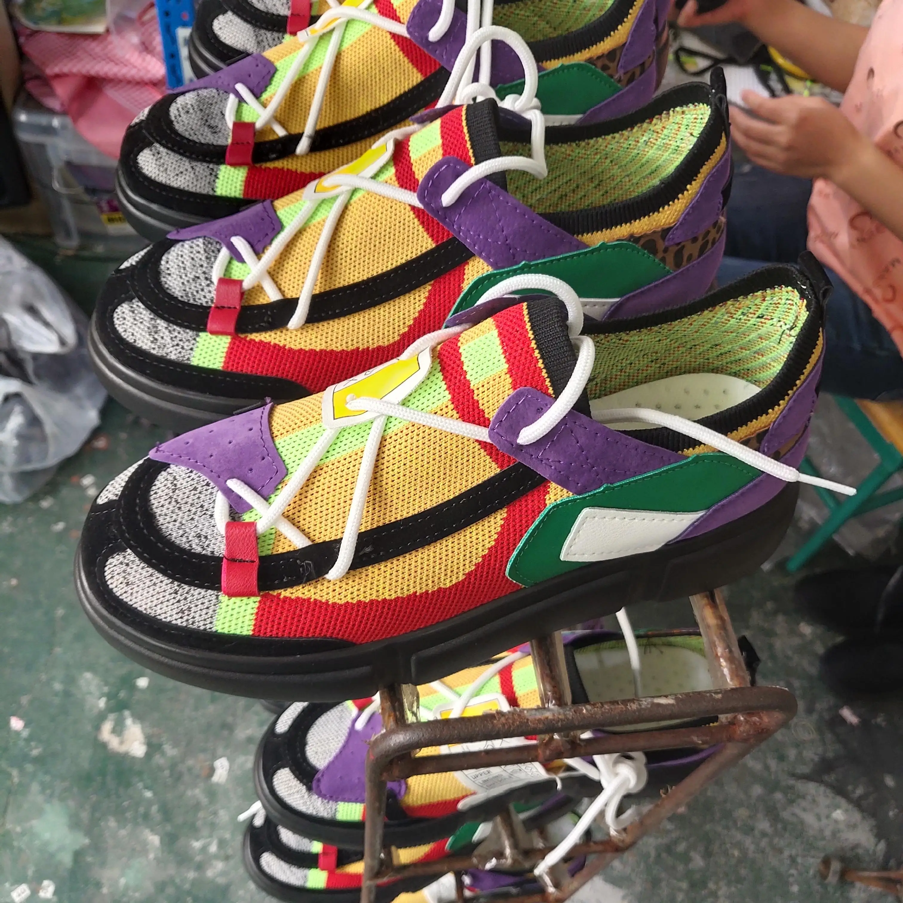 
new fashion Mid-Cut Upper Round Toe Platform Lace-Up MID shoes Splicing hip hop print Women Platform sneakers 