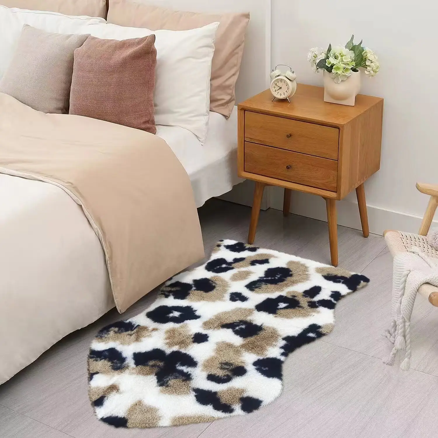 Modern Luxury Rug Imitation Rabbit Fluffy  Leopard Print Fur Fish-shaped Carpet for Living Room Bedroom  Bathroom Office Prayer