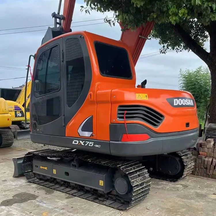 Hot Sale Used Doosan Dx75 Small 7.5t Hydraulic Excavator South Korea for Sale DX75 mini excavator