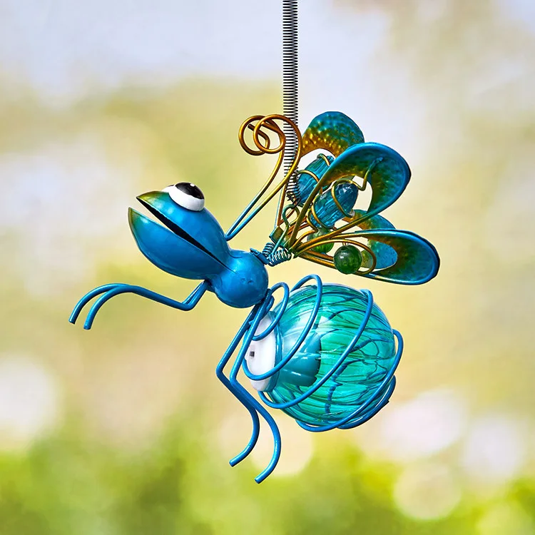 Solar-Powered Hanging Metal Ladybug Light Garden Decor Lady Sculpture With Bouncy Springs Summer Outdoor Art Decorations W24-688