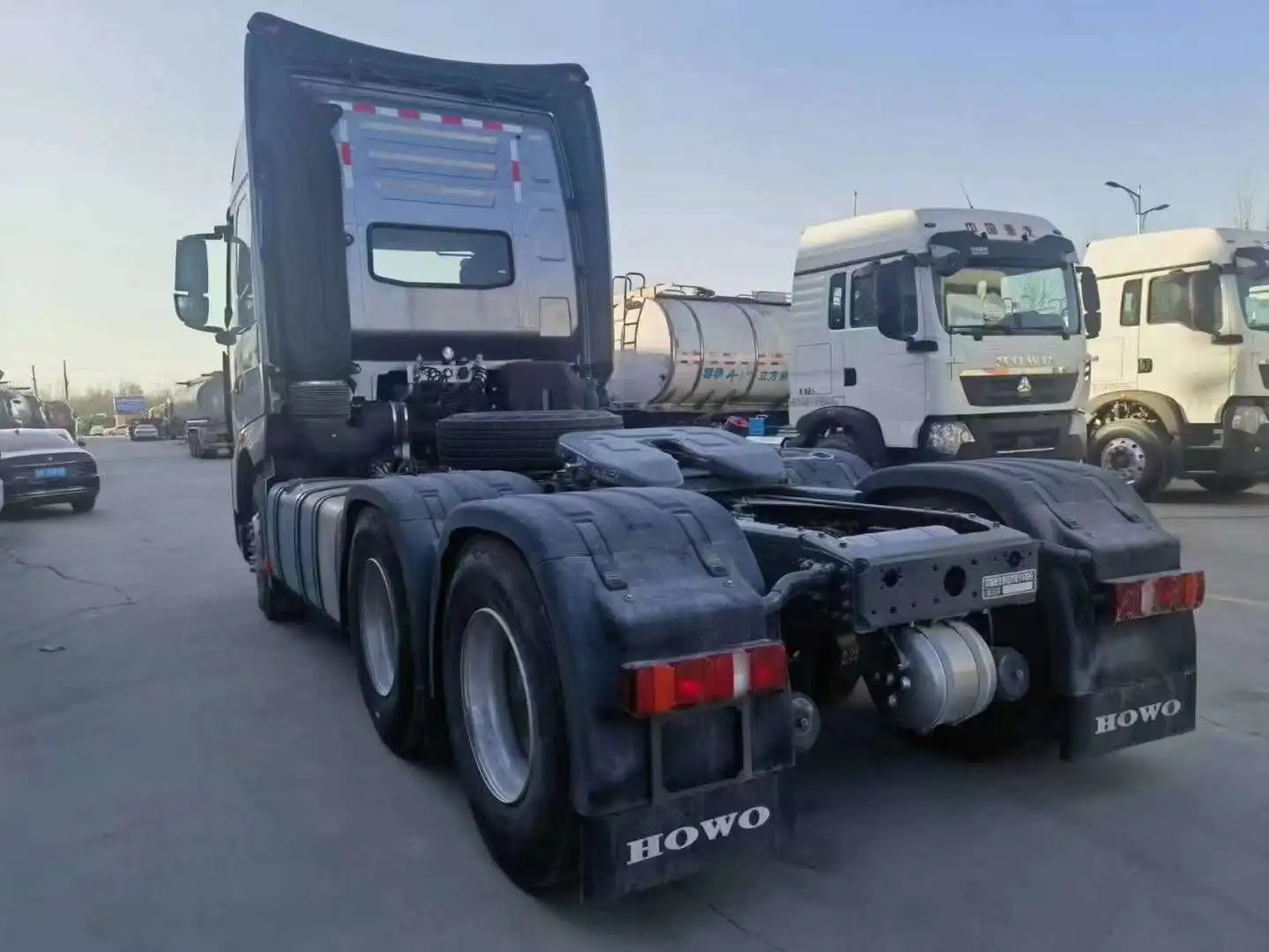 Howo 6x6 тракторный грузовик Sino 10-колесный генератор эффективный тягач