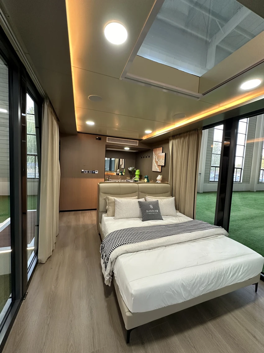 Modern Design Space Capsule House Prefabricated Steel Container Home for Office or Hotel Use Modular Living Solution