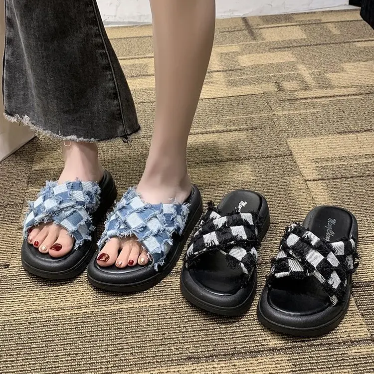 New sneakers fashionable Checkered Cross Flat Bottom Thick Sole Color Block Wearing Cool Slippers Outside Slippers for Women