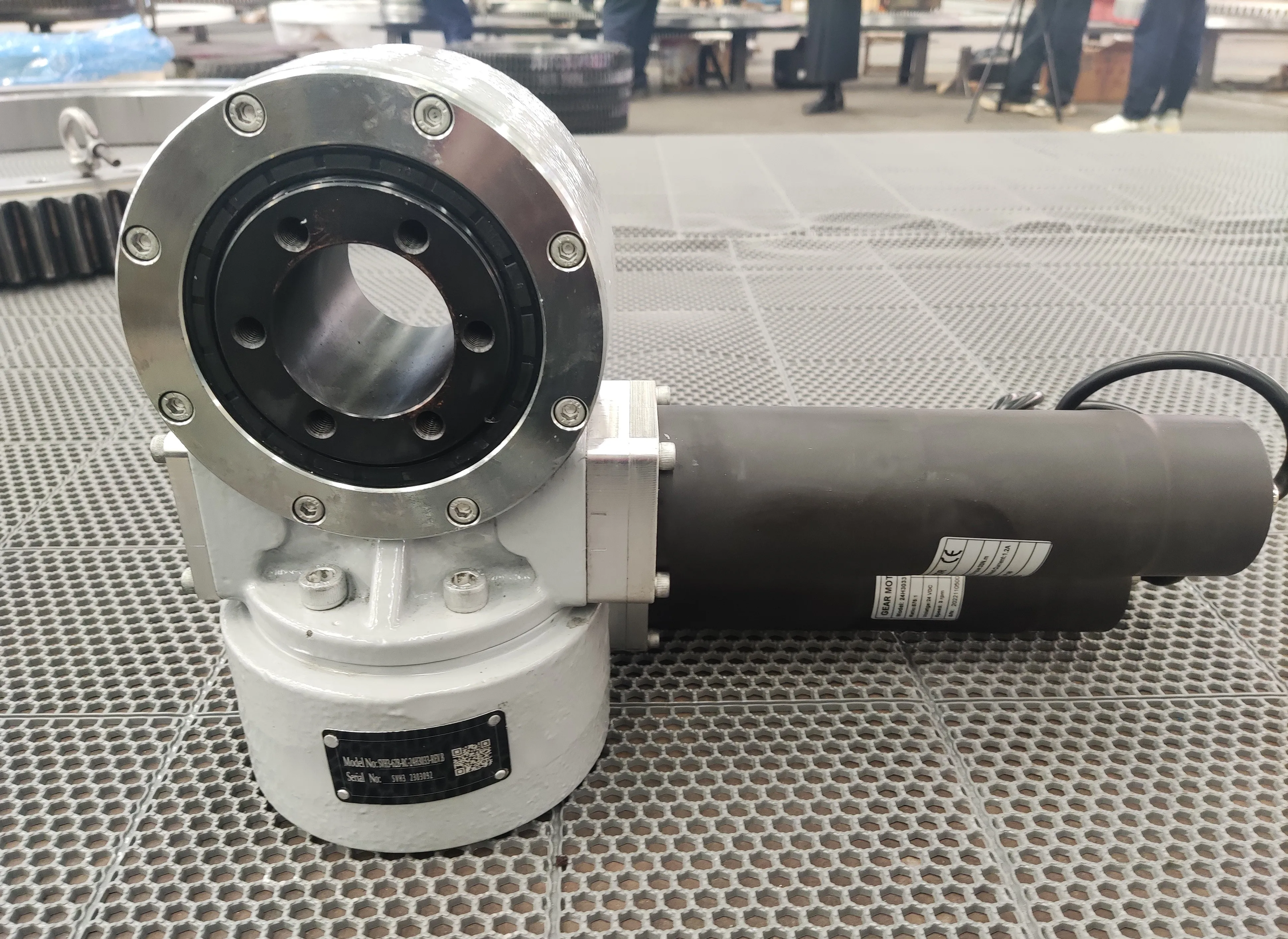 SDE3 Dual Axis Slew Drive With 24V DC Motor For Solar Tracker System And For Solar Panels